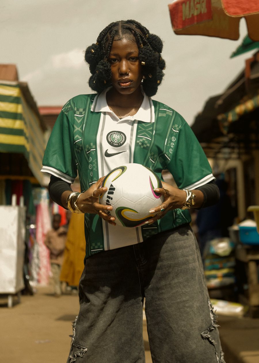 Fan wearing the Nigeria Β· Women's kit